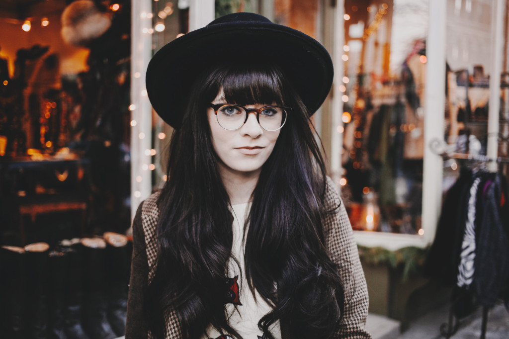 Street light eyes. Jag Lever I Live